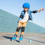 Inliner Schoner Set für Kinder ab 3 bis 18 Jahre - 6 in 1 Profi Schutzausrüstung Set mit 2 Knieschoner,2 Ellenbogenschoner und 2 Handgelenkschoner, Ideal für Skateboarden,Roller,Ski oder Radfahren.